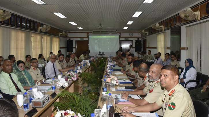 আদমজী ক্যান্টনমেন্ট কলেজকে সনদপত্র-সম্মাননা স্মারক প্রদান আদমজী ক্যান্টনমেন্ট কলেজকে সনদপত্র-সম্মাননা স্মারক প্রদান