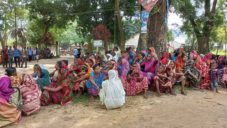 হবিগঞ্জে দাবি আদায়ে ধর্মঘটে চা শ্রমিকরা 