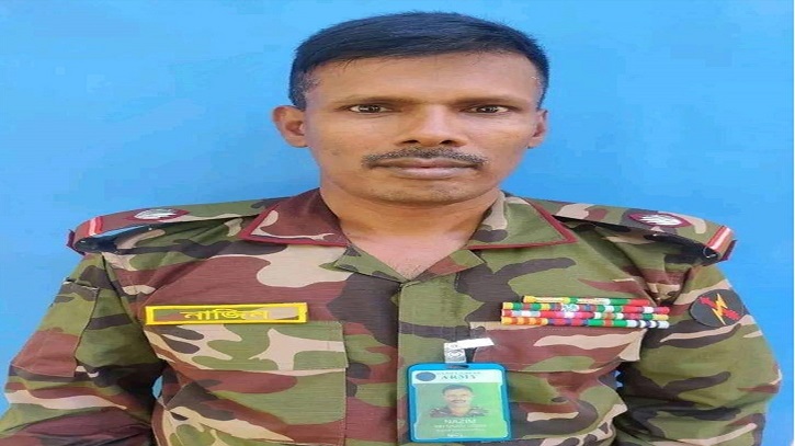 বান্দরবানের রুয়াংছড়ির দুর্গম পাহাড়ি অঞ্চলে সেনাবাহিনীর টহল দলের উপর কুকি-চিন ন্যাশনাল আর্মি এর অতর্কিত গুলিবর্ষণে নিহত এক এবং আহত দুই সেনাসদস্য বান্দরবানের রুয়াংছড়ির দুর্গম পাহাড়ি অঞ্চলে সেনাবাহিনীর টহল দলের উপর কুকি-চিন ন্যাশনাল আর্মি এর অতর্কিত গুলিবর্ষণে নিহত এক এবং আহত দুই সেনাসদস্য