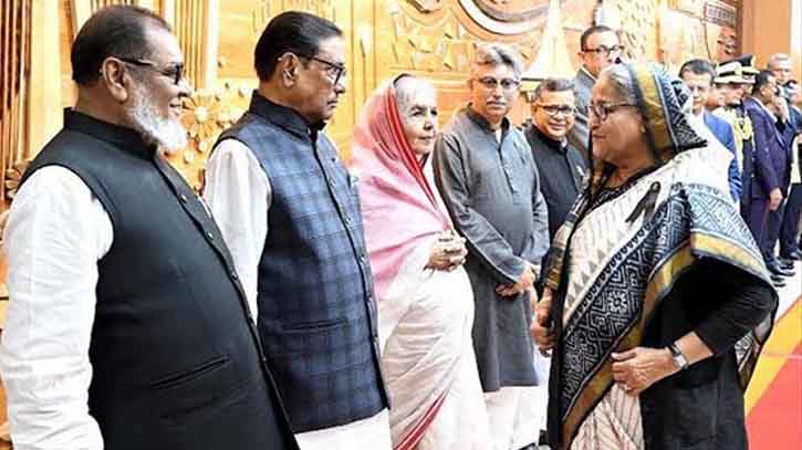 জোহোনেসবার্গের উদ্দেশে রওয়ানা দিয়েছেন প্রধানমন্ত্রী জোহোনেসবার্গের উদ্দেশে রওয়ানা দিয়েছেন প্রধানমন্ত্রী