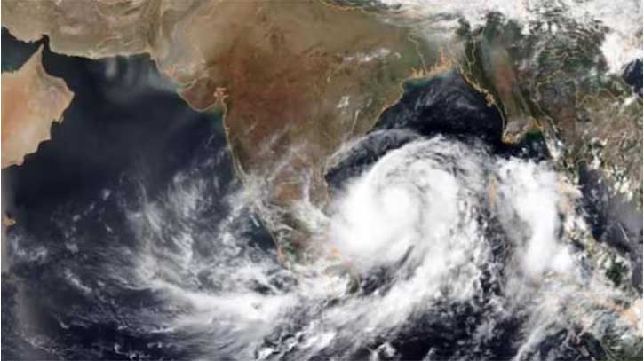 নিম্নচাপটি এখন ঘূর্ণিঝড় `হামুন`-এ পরিণত হয়েছে : সমুদ্রবন্দরে ৪ নম্বর সতর্ক সংকেত নিম্নচাপটি এখন ঘূর্ণিঝড় `হামুন`-এ পরিণত হয়েছে : সমুদ্রবন্দরে ৪ নম্বর সতর্ক সংকেত