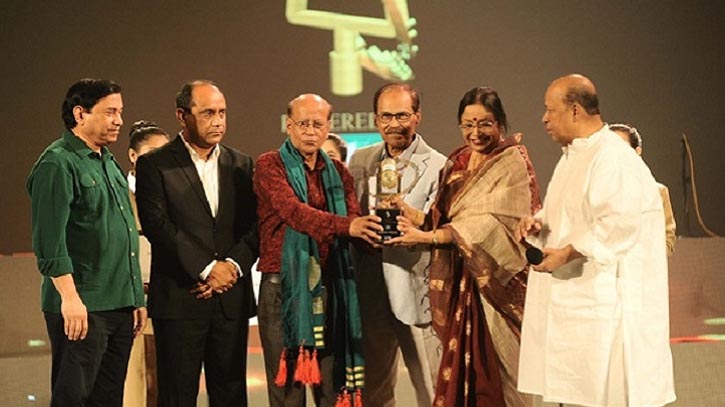 নিউ ইয়র্কে চ্যানেল আই মিউজিক অ্যাওয়ার্ড : তারার মেলায় বিশৃংখল অনুষ্ঠান 