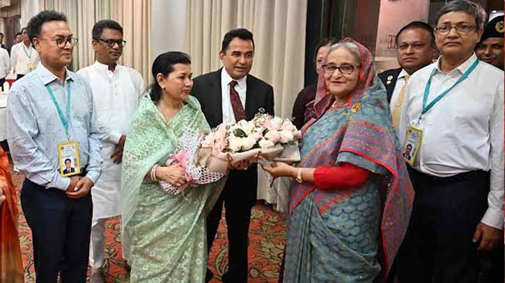 নৈশভোজে যোগ দিয়েছেন প্রধানমন্ত্রী নৈশভোজে যোগ দিয়েছেন প্রধানমন্ত্রী
