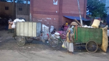 বাড়ছে দুর্গন্ধ আর ময়লা, নাকাল রাজধানী বাসী