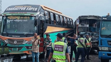 ঢাকা-ভাঙ্গা এক্সপ্রেসওয়েতে পরপর তিন বাসের ধাক্কা, নিহত ২