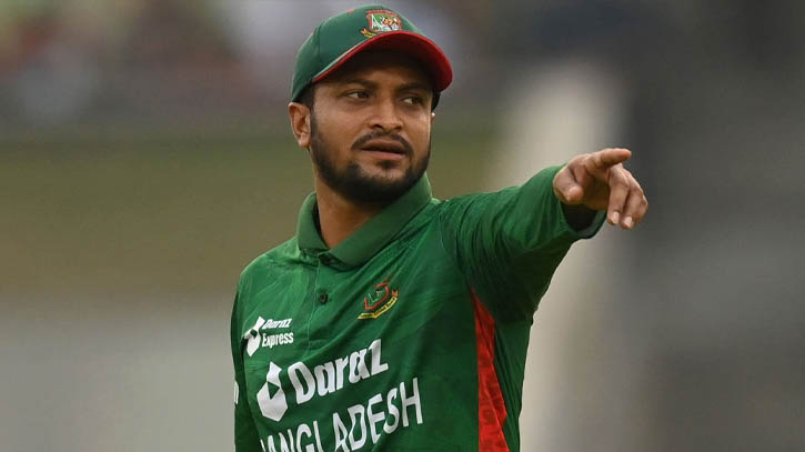 বাজে বোলিংয়ে হতাশ সাকিব বাজে বোলিংয়ে হতাশ সাকিব
