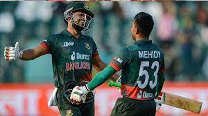 মিরাজ-শান্তর জোড়া সেঞ্চুরিতে বাংলাদেশ সংগ্রহ ৩৩৪ রান