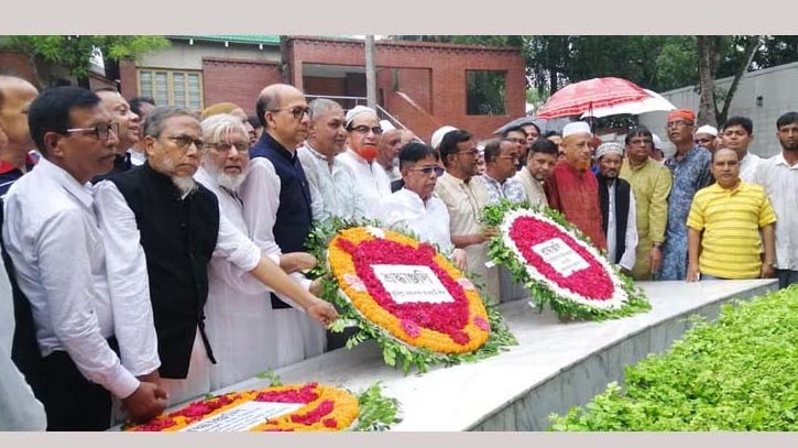 বঙ্গবন্ধুর সমাধিতে কুমিল্লা মহানগর আওয়ামী লীগের শ্রদ্ধা