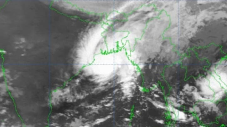 উপকুলের দিকে ধেয়ে আসছে ঘূর্ণিঝড় ‘হামুন’