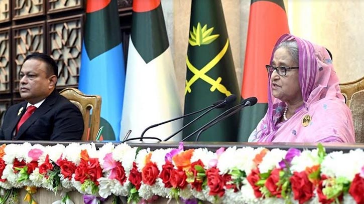 ‘আমরা কারো হস্তক্ষেপের কাছে মাথা নত করব না: প্রধানমন্ত্রী ‘আমরা কারো হস্তক্ষেপের কাছে মাথা নত করব না: প্রধানমন্ত্রী
