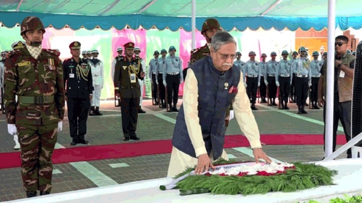 বঙ্গবন্ধুর সমাধিতে রাষ্ট্রপতি সাহাবুদ্দিনের শ্রদ্ধা নিবেদন