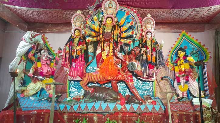 খোকসায় লেগেছে পুজোর আমেজ খোকসায় লেগেছে পুজোর আমেজ