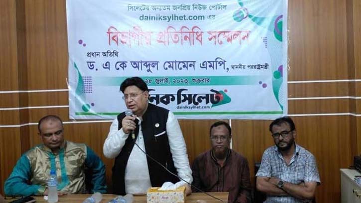 অপসাংবাদিকতার বিরুদ্ধে সাংবাদিকদের সোচ্চার হতে হবে অপসাংবাদিকতার বিরুদ্ধে সাংবাদিকদের সোচ্চার হতে হবে