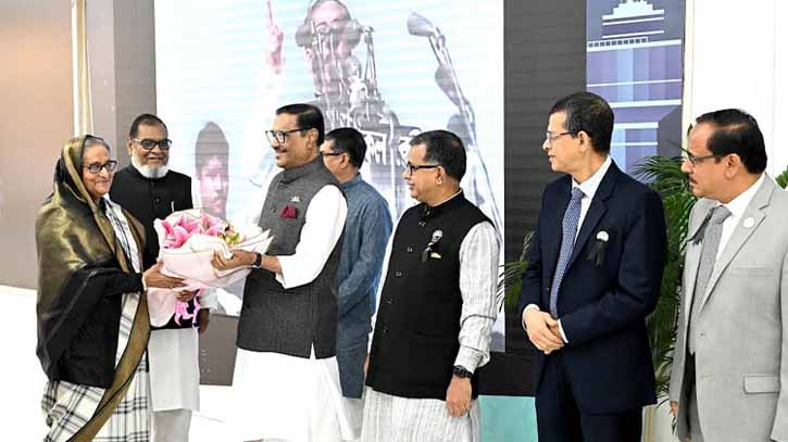 দেশে ফিরেছেন প্রধানমন্ত্রী দেশে ফিরেছেন প্রধানমন্ত্রী