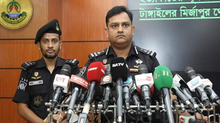 সাংবাদিক হত্যাকান্ডে জড়িতদের শিগগিরই গ্রেফতার করা হবে: র্যাব সাংবাদিক হত্যাকান্ডে জড়িতদের শিগগিরই গ্রেফতার করা হবে: র্যাব