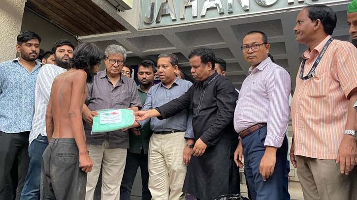 ডেঙ্গু বিষয়ে সচেতনতা তৈরির লক্ষ্যে মশারী বিতরণ ডেঙ্গু বিষয়ে সচেতনতা তৈরির লক্ষ্যে মশারী বিতরণ