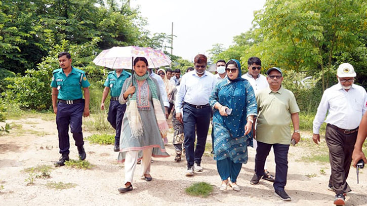দ্রুততম সময়ের মধ্যে পূর্বাচলে বন বিভাগের সংরক্ষিত বনাঞ্চলের সীমানা চিহ্নিত করা হবে: পরিবেশ উপদেষ্টা দ্রুততম সময়ের মধ্যে পূর্বাচলে বন বিভাগের সংরক্ষিত বনাঞ্চলের সীমানা চিহ্নিত করা হবে: পরিবেশ উপদেষ্টা