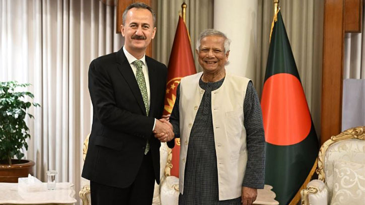 অধ্যাপক ইউনূসের সঙ্গে তুরস্কের প্রতিরক্ষা শিল্প সংস্থার প্রধানের সাক্ষাৎ অধ্যাপক ইউনূসের সঙ্গে তুরস্কের প্রতিরক্ষা শিল্প সংস্থার প্রধানের সাক্ষাৎ