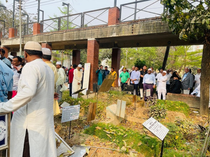 আজিমপুরে শায়িত হলেন কুষ্টিয়াবাসীর প্রিয় এ্যানী ভাবি