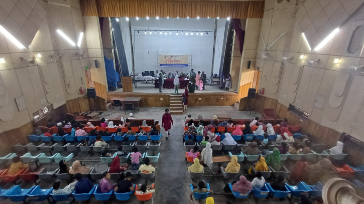 ফিরেদেখার উদ্যোগে ঈদ উপহার ও জয়ী শিক্ষাবৃত্তি প্রদান