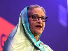 গ্রেপ্তারের ঝুঁকি নিয়ে ফিরতে পারেন আওয়ামী লীগের নেতৃবৃন্দ গ্রেপ্তারের ঝুঁকি নিয়ে ফিরতে পারেন আওয়ামী লীগের নেতৃবৃন্দ