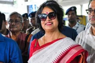 পৃথিবীর ইতিহাস পড়লে মাঝে মাঝে মনে হয়, এটি আসলে জীবনের ইতিহাস নয়
