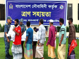 সেন্টমার্টিনে নৌবাহিনীর ত্রাণ ও চিকিৎসা সহায়তা