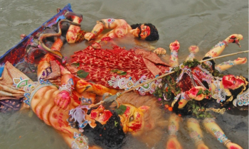 অখিল পোদ্দার লিখেছেন দুটি শারদ গল্প