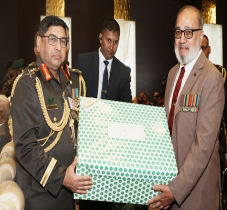 শান্তিকালীন পদকপ্রাপ্ত সেনাসদস্যগণকে পদক প্রদান
