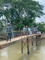 পাথরঘাটায় সেতু সংস্কার করলো নৌবাহিনী। চলাচলে বাধা নেই।