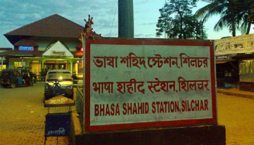 অসমে বাংলা ভাষায় কথা বললেই ভারতীয়রা হয়ে যাবেন বিদেশি?
