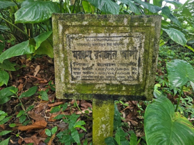 শত বছরের গোরস্থানে লাশ দাফনে বাধা: অশ্রুসিক্ত বরইচারা-রঘুনাথপুর