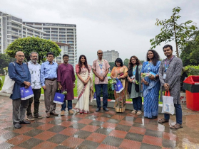 বৃষ্টিমুখর দিনে ড্যাফোডিল ক্যাম্পাসে তারুণ্য আড্ডায় কবিতাচর্চা বৃষ্টিমুখর দিনে ড্যাফোডিল ক্যাম্পাসে তারুণ্য আড্ডায় কবিতাচর্চা