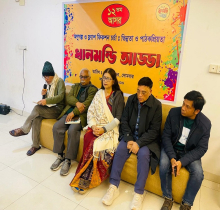 হিমের রাতে ধানমন্ডি আড্ডায় সরব বিশিষ্ট লেখক কবি