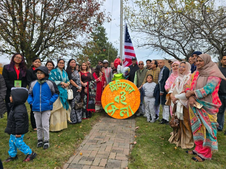 মিশিগান বইমেলার জমজমাট উদ্বোধন॥ জাতীয় পতাকা উত্তোলনের মধ্য দিয়ে শুরু হয় অনুষ্ঠান।