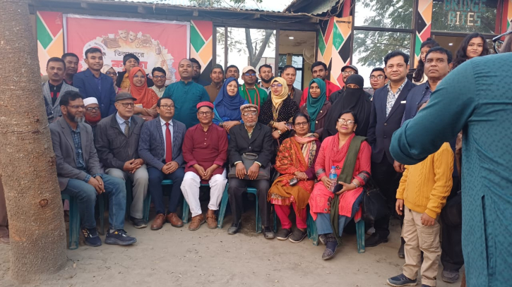 তিস্তা অববাহিকার জীবন ও জীবিকার বহুমাত্রিক সংগ্রাম উঠে এলো ফিরে দেখা লিটলম্যাগ আড্ডায়। পুরস্কৃত হলেন ৬ সংগঠক