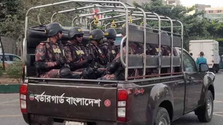রাজধানীসহ সারাদেশে ২২৯ প্লাটুন বিজিবি মোতায়েন রাজধানীসহ সারাদেশে ২২৯ প্লাটুন বিজিবি মোতায়েন