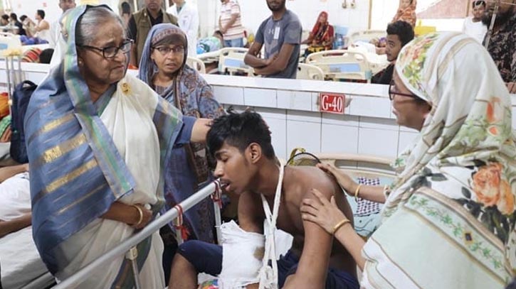 আহতদের দেখতে পঙ্গু হাসপাতালে প্রধানমন্ত্রী আহতদের দেখতে পঙ্গু হাসপাতালে প্রধানমন্ত্রী