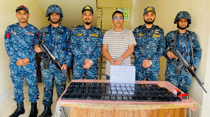 সরকারি বরাদ্দের টাকা আত্মসাৎ এর অভিযোগে মুনছুর উল্লাহকে আটক করেছে নৌবাহিনী সরকারি বরাদ্দের টাকা আত্মসাৎ এর অভিযোগে মুনছুর উল্লাহকে আটক করেছে নৌবাহিনী