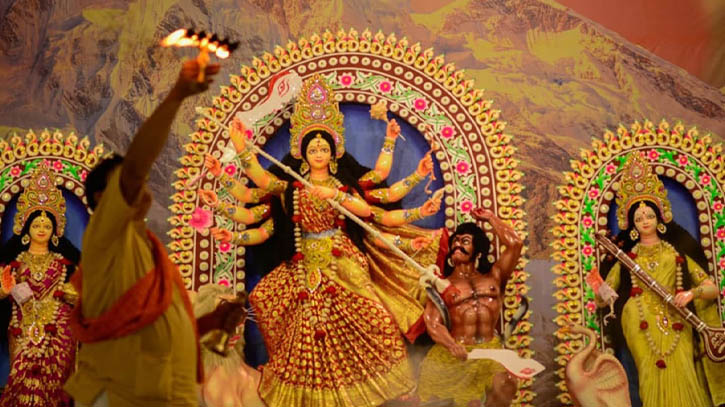 দুর্গাপূজার ছুটি একদিন বাড়ানো হচ্ছে: মাহফুজ আলম দুর্গাপূজার ছুটি একদিন বাড়ানো হচ্ছে: মাহফুজ আলম