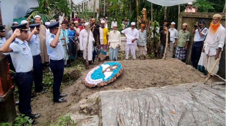 মরহুম স্কোয়াড্রন লীডার মোঃ সাইফুল মনির এর রাষ্ট্রীয় মর্যাদায় দাফন সম্পন্ন মরহুম স্কোয়াড্রন লীডার মোঃ সাইফুল মনির এর রাষ্ট্রীয় মর্যাদায় দাফন সম্পন্ন