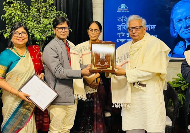 রফিক আজাদ স্মৃতি পুরস্কার পেলেন কবি ওবায়েদ আকাশ ও ময়ূখ চৌধুরী