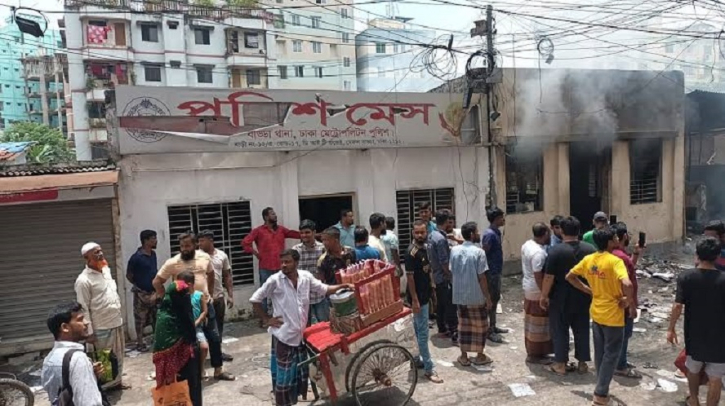 ৭৬ বছরের বৃদ্ধাকে কাশিমপুর কারাগারের সামনে মারধর: নেপথ্যে বাড্ডা থানার আলোচিত এসআই হানিফ