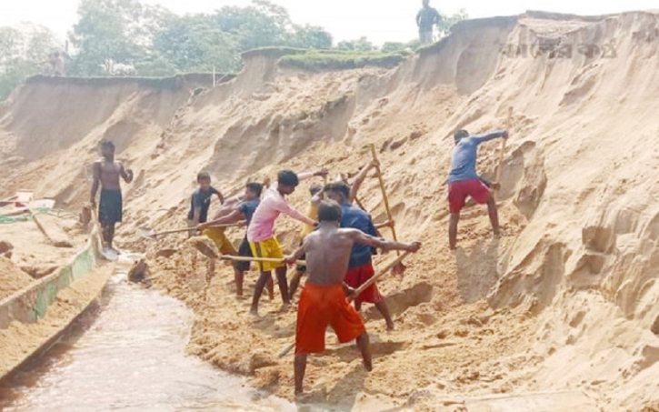 ‎রাজশাহীর বালু সিন্ডিকেটে জিম্মি রিয়েল এস্টেট ও সাধারণ মানুষ