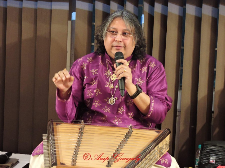 সিআরপার্কে শততন্ত্রী বীণায় বিমোহীত দর্শক