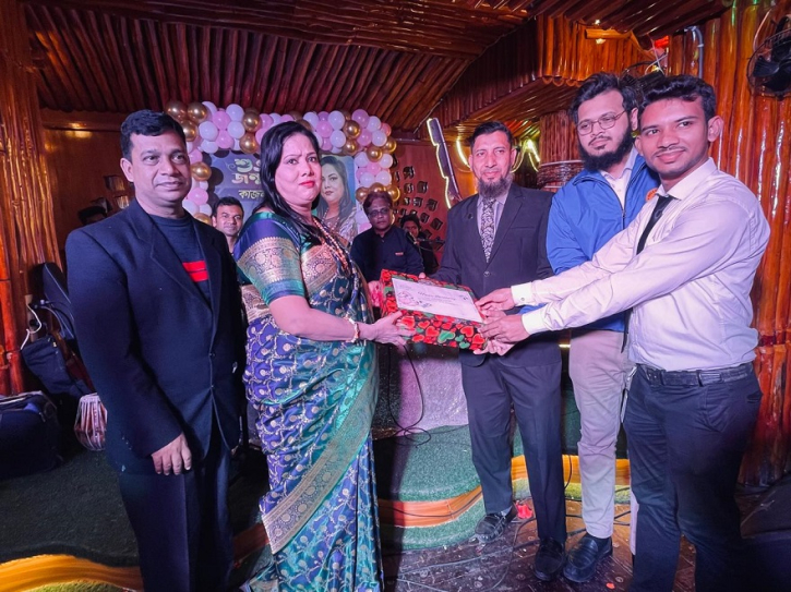 জন্মদিনে ছাত্রছাত্রী ও শিল্পীদের ভালোবাসায় সিক্ত কাজল রেখা