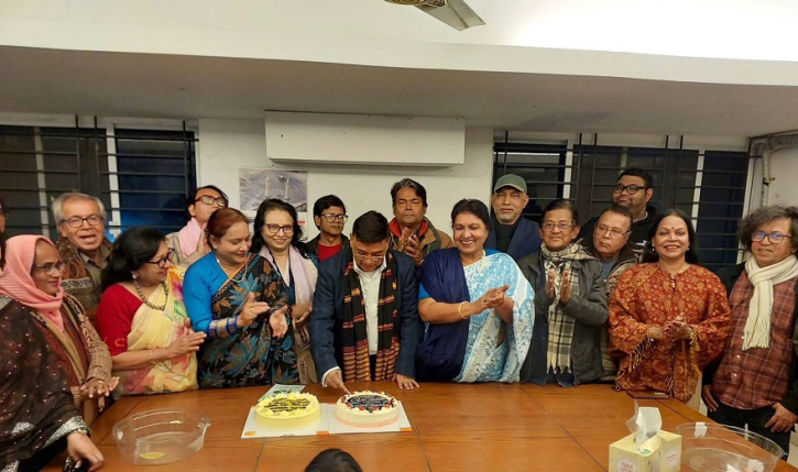 সুসাহিত্যিক মোহিত কামালের জন্মদিন আড্ডায় মাতোয়ারা কবি লেখকেরা