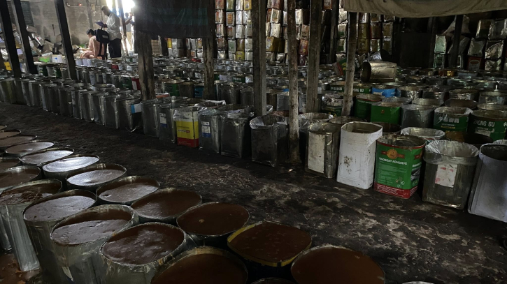 কুষ্টিয়ায় ৫৬৮ টিন ভেজাল গুড় জব্দ, ১ লক্ষ্য টাকা জরিমানা