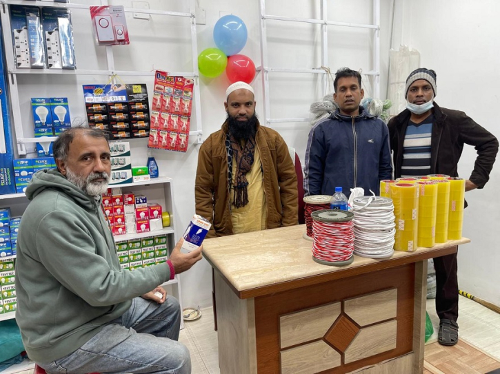 এসি ও ফ্রিজ মেকানিক রুবেল খুপরি দোকান থেকে শো রুমের মালিক