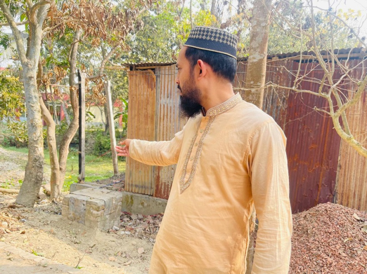 নামাজে গিয়েছিলেন দোকানদার, ফিরে এসে দেখলেন টাকা চুরি: খোকসার গোপগ্রাম বাজারে রহস্যময় চুরি